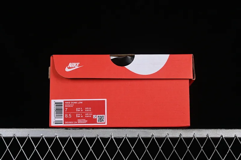 All Categories Nk SB Dunk Series Nk SB Dunk Low Low-top sneakers Nk Dunk Low Plaid Variations Retro literary style SB strappy low-top casual sneakers DD1503-124